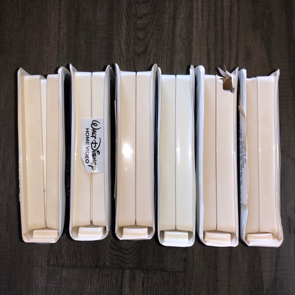 Lot of 6 Disney VHS tapes in original soft cases - Picture 3 of 6